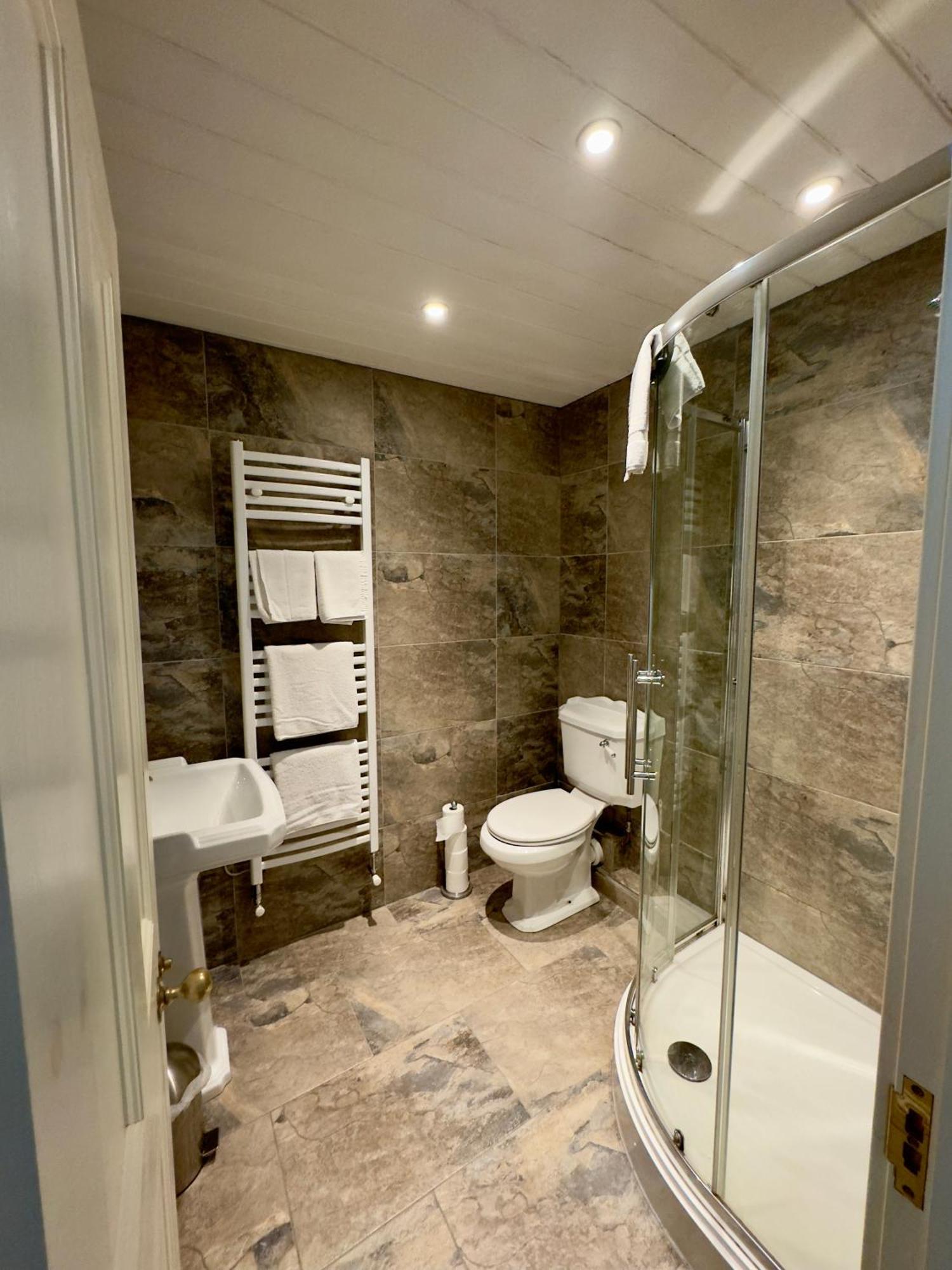 Cross Hands Hotel Llanybyther Esterno foto